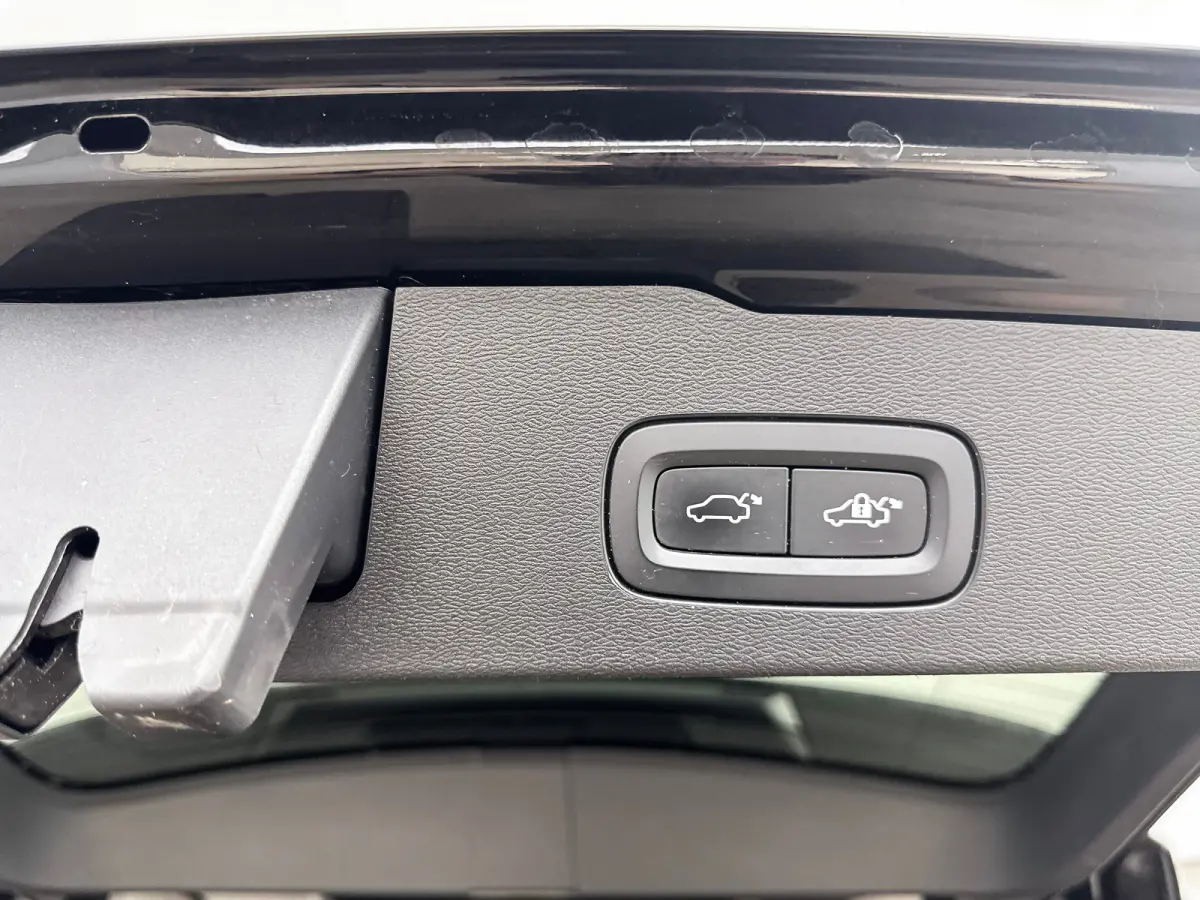 T6 Recharge R-Design | 19" | Lederen bekleding | Keyless | Elektr. Achterklep | Navigatie |
