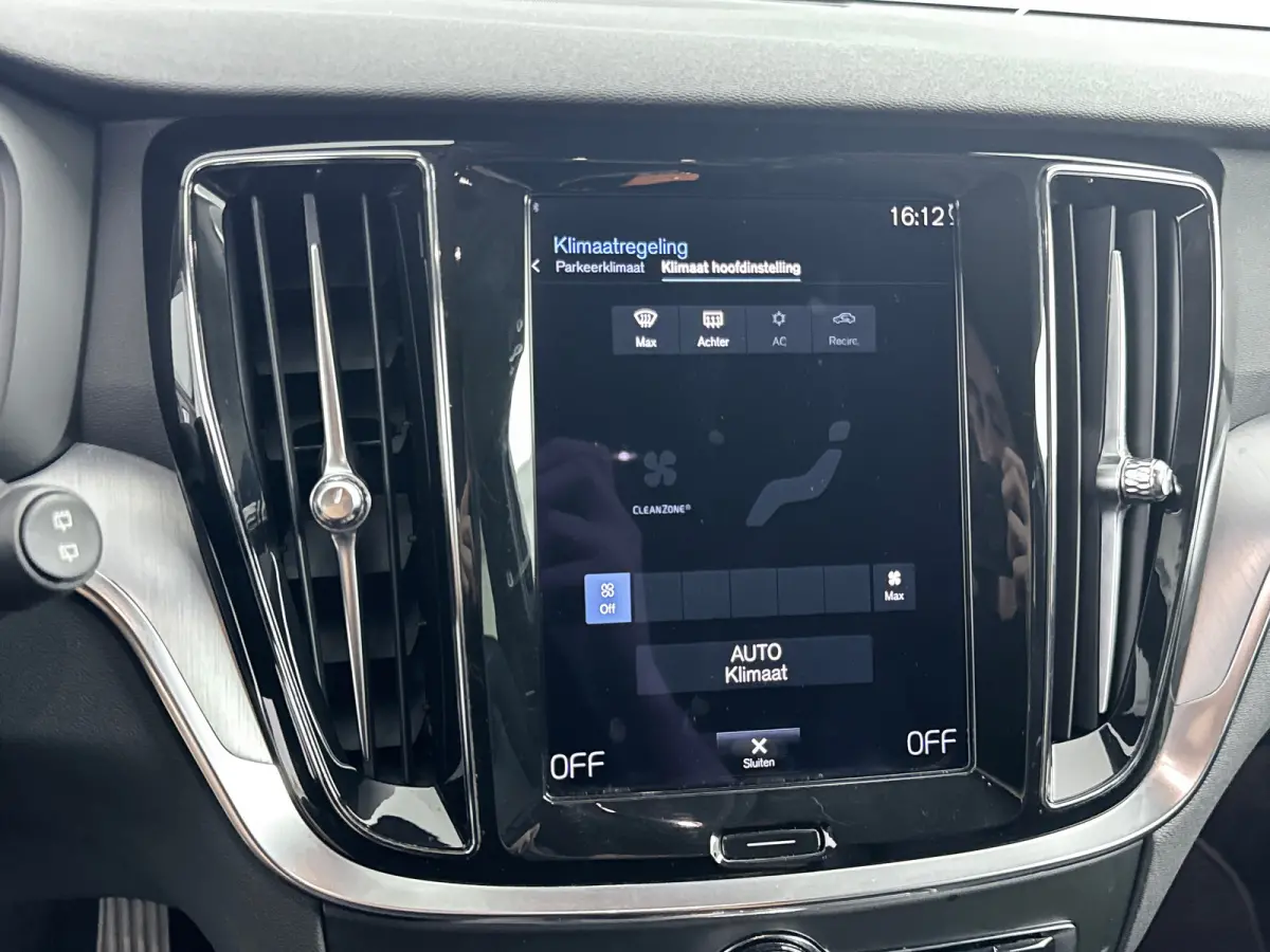 T6 Recharge R-Design | 19" | Lederen bekleding | Keyless | Elektr. Achterklep | Navigatie |