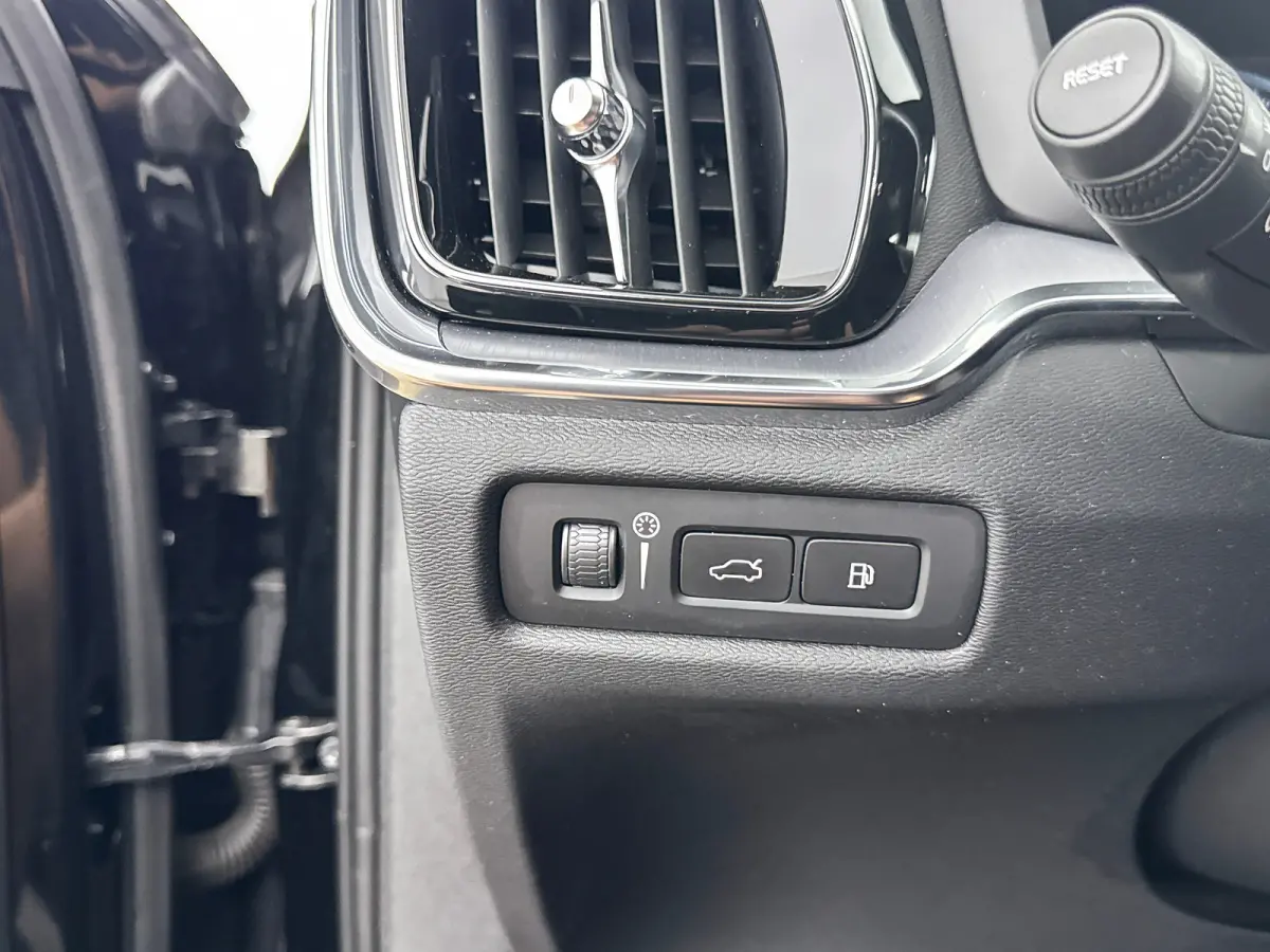T6 Recharge R-Design | 19" | Lederen bekleding | Keyless | Elektr. Achterklep | Navigatie |