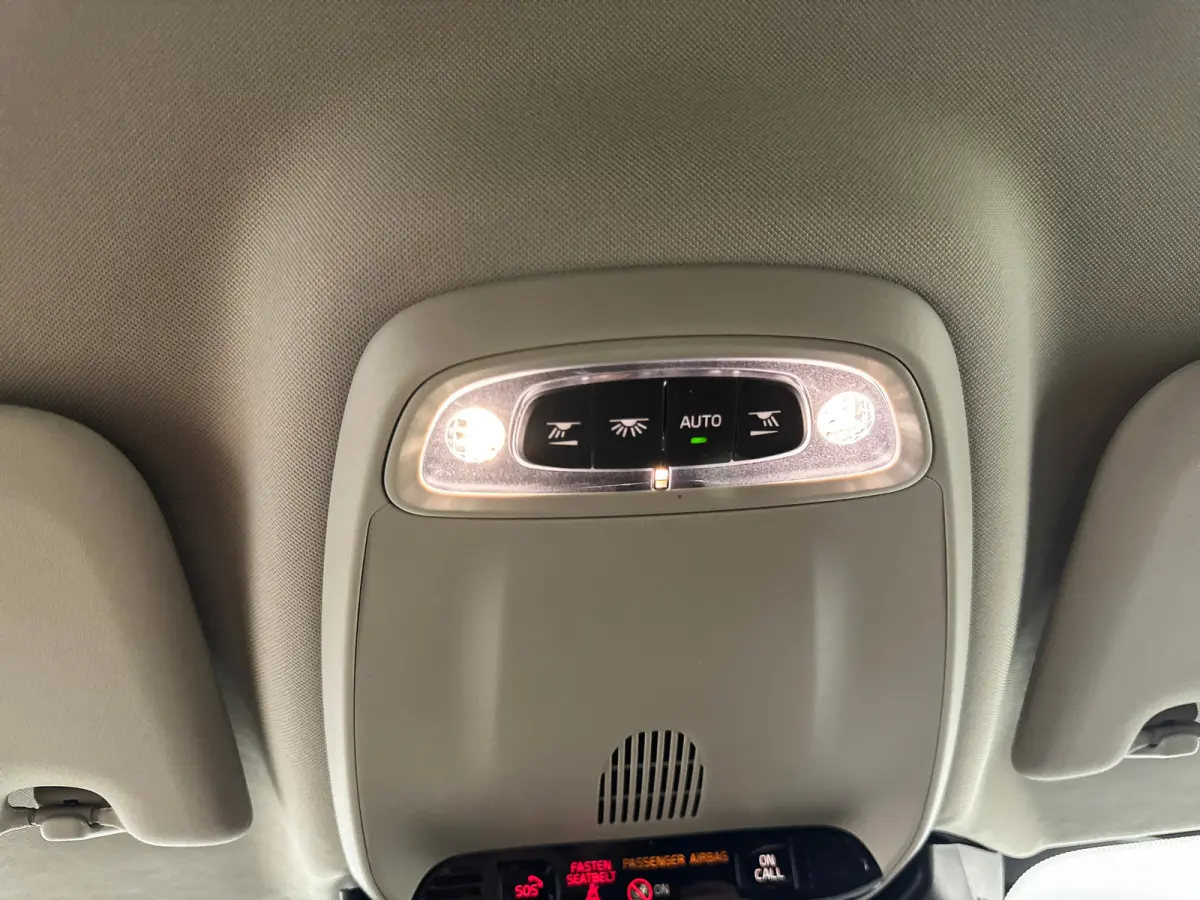 T6 Recharge R-Design | 19" | Lederen bekleding | Keyless | Elektr. Achterklep | Navigatie |