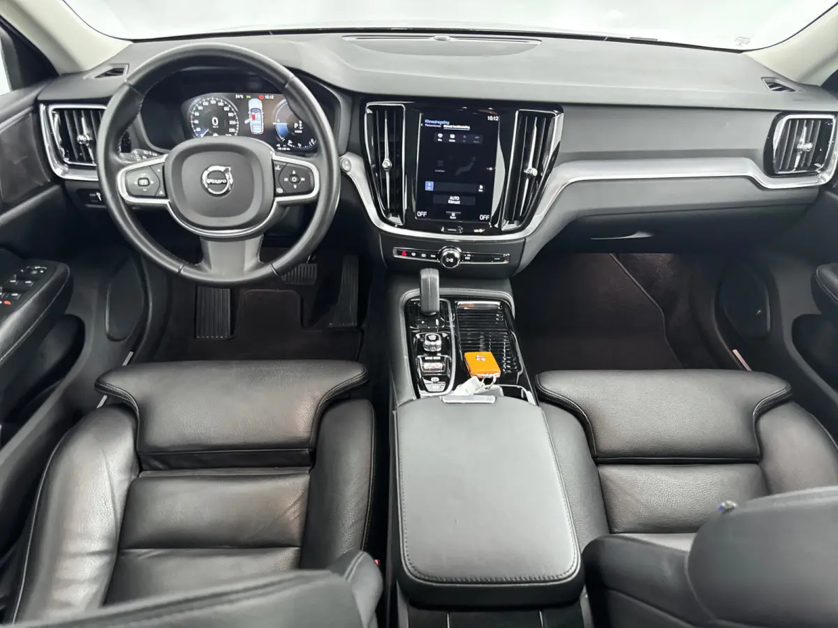 T6 Recharge R-Design | 19" | Lederen bekleding | Keyless | Elektr. Achterklep | Navigatie |