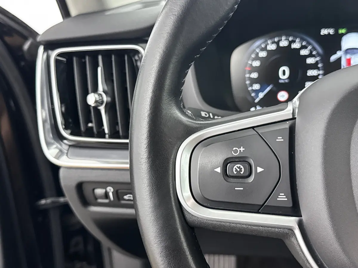 T6 Recharge R-Design | 19" | Lederen bekleding | Keyless | Elektr. Achterklep | Navigatie |