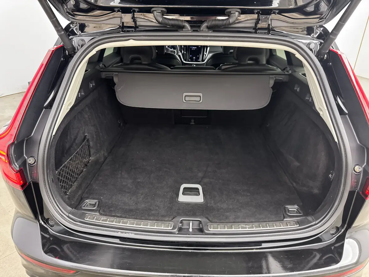 T6 Recharge R-Design | 19" | Lederen bekleding | Keyless | Elektr. Achterklep | Navigatie |