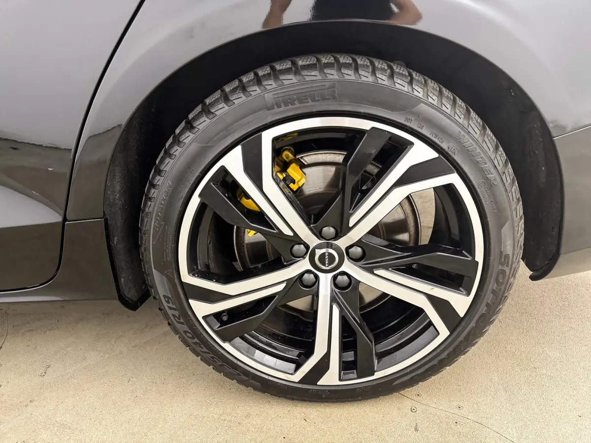 T6 Recharge R-Design | 19" | Lederen bekleding | Keyless | Elektr. Achterklep | Navigatie |