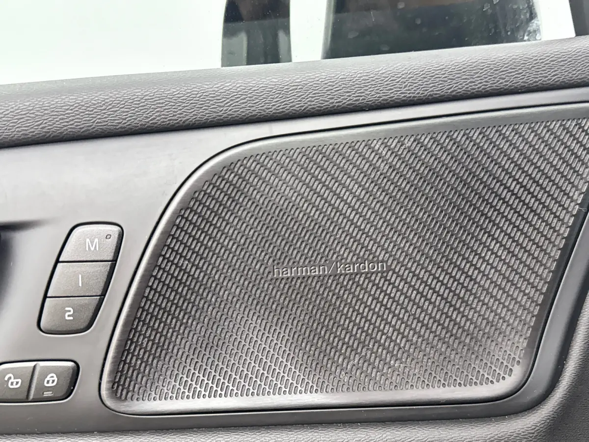 T6 Recharge R-Design | 19" | Lederen bekleding | Keyless | Elektr. Achterklep | Navigatie |