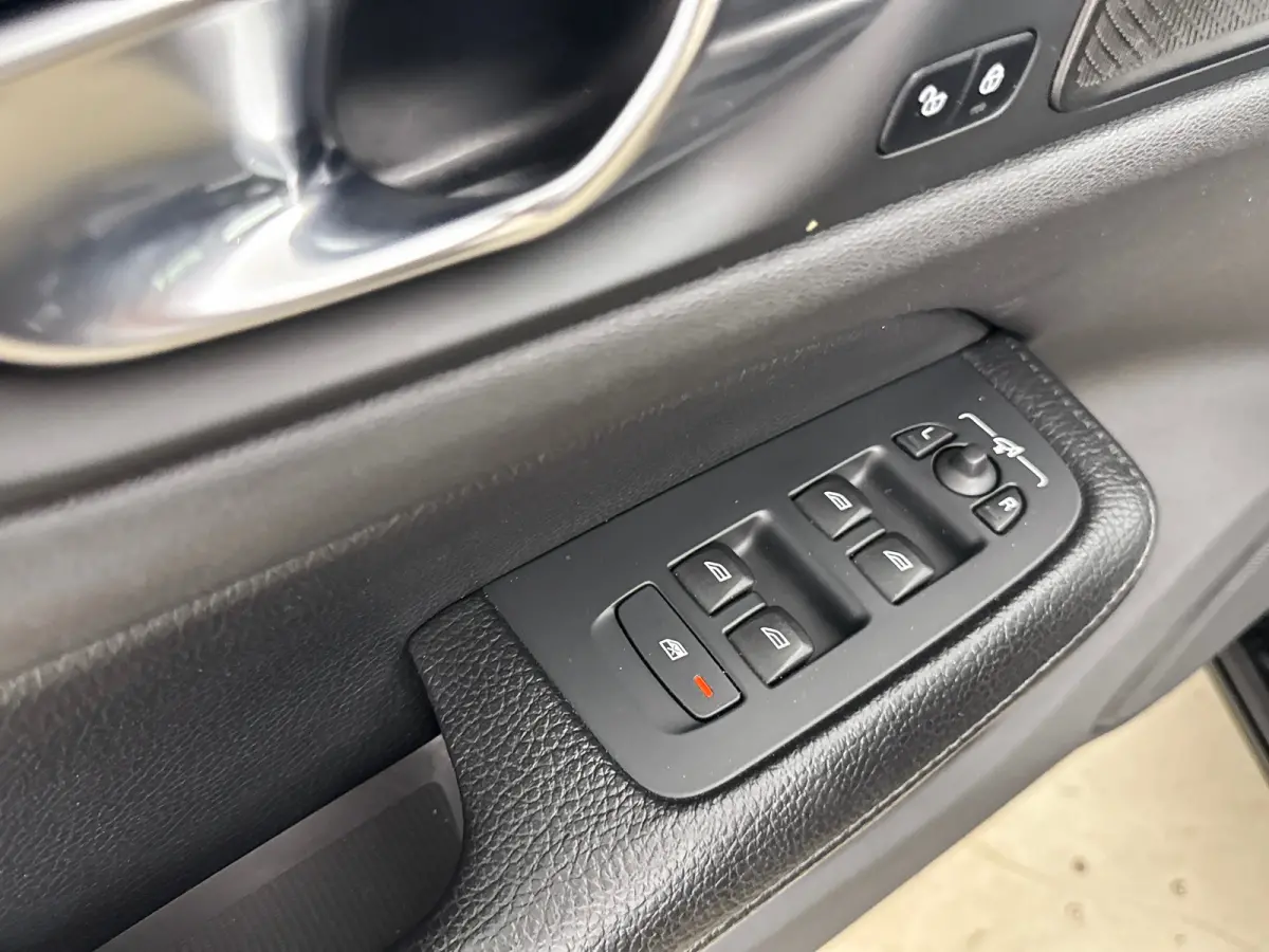 T6 Recharge R-Design | 19" | Lederen bekleding | Keyless | Elektr. Achterklep | Navigatie |