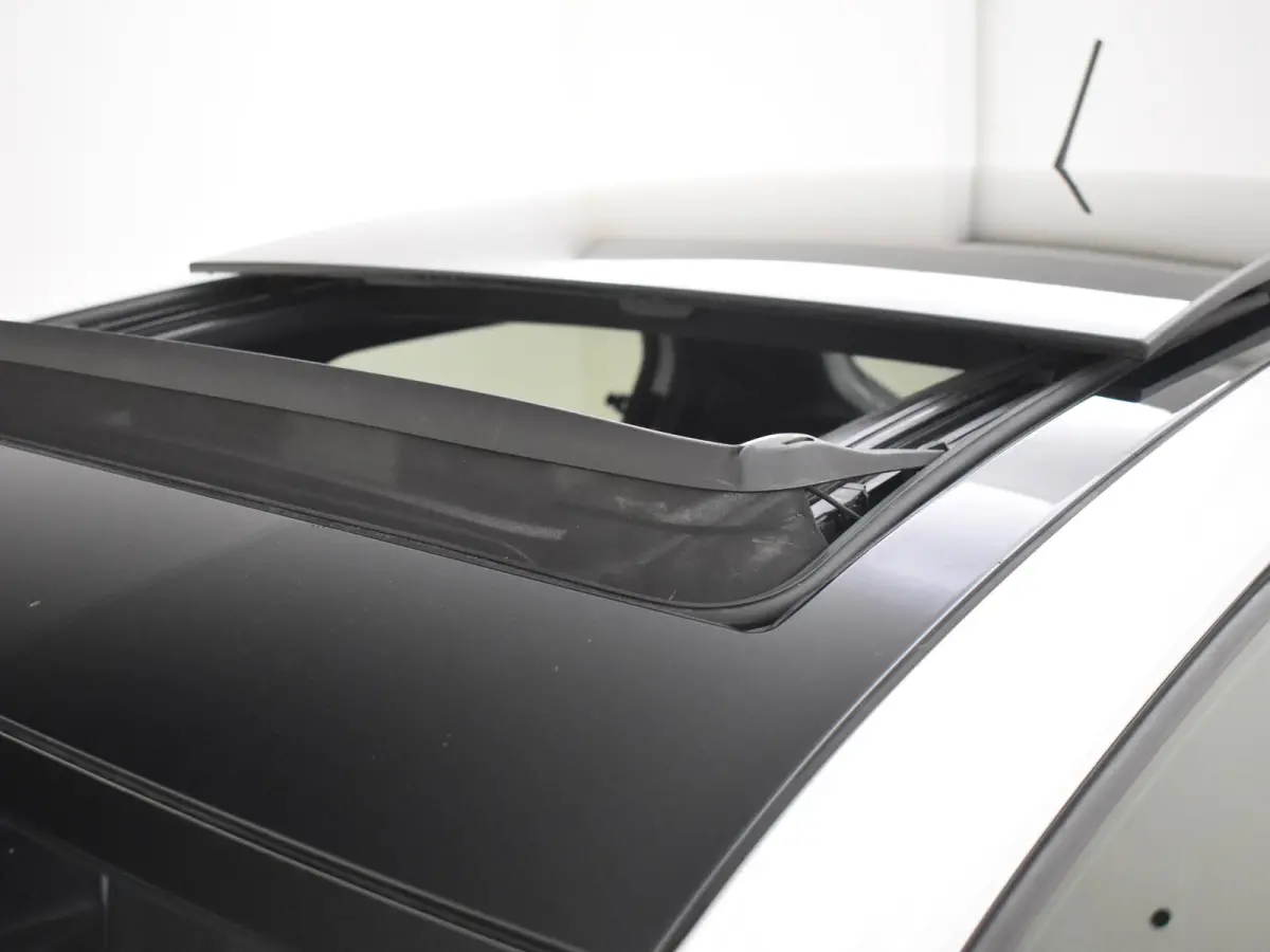up! 1.0 TSI GTI 115PK | Glazen panorama-dak | Stoelverwarming | Cruise control |Airco | DAB | Parkeersensor achter | 17"LMV