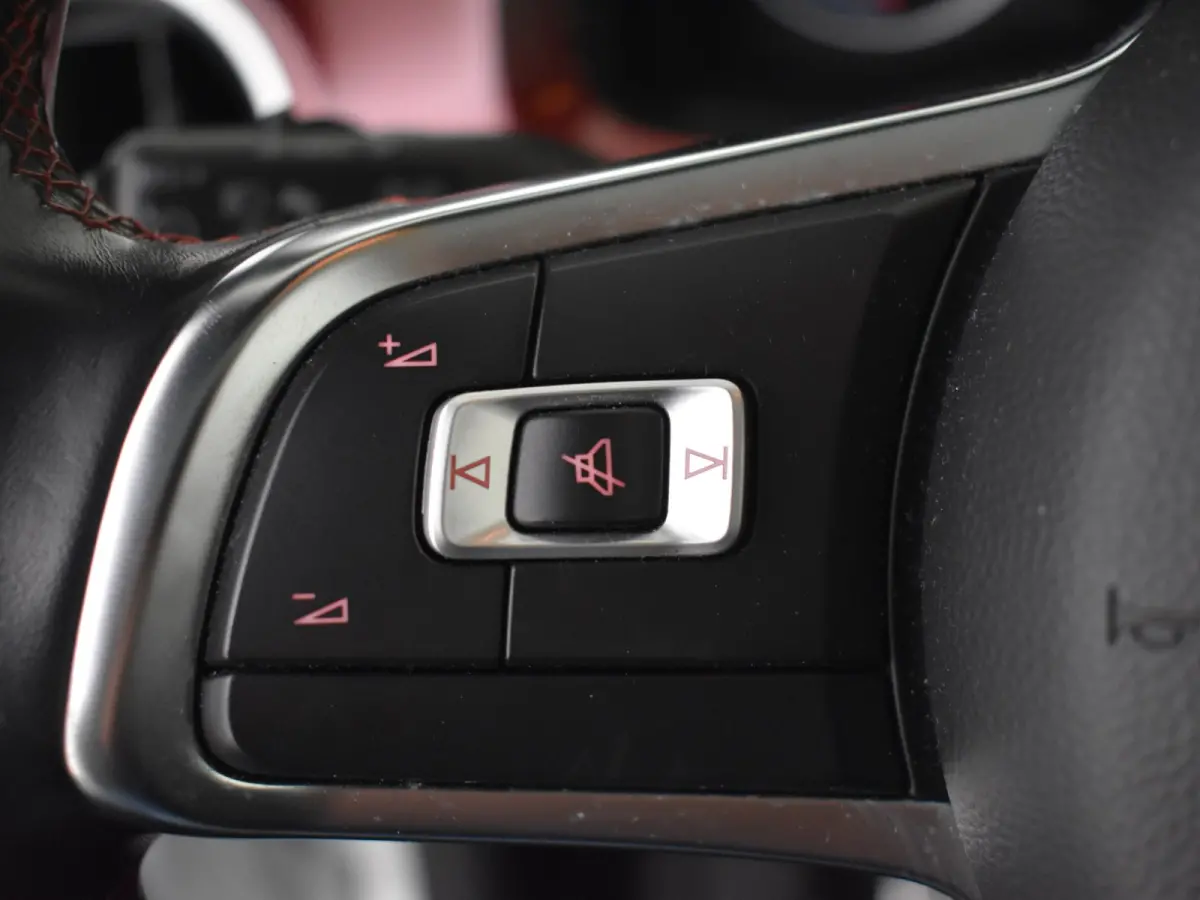 up! 1.0 TSI GTI 115PK | Glazen panorama-dak | Stoelverwarming | Cruise control |Airco | DAB | Parkeersensor achter | 17"LMV
