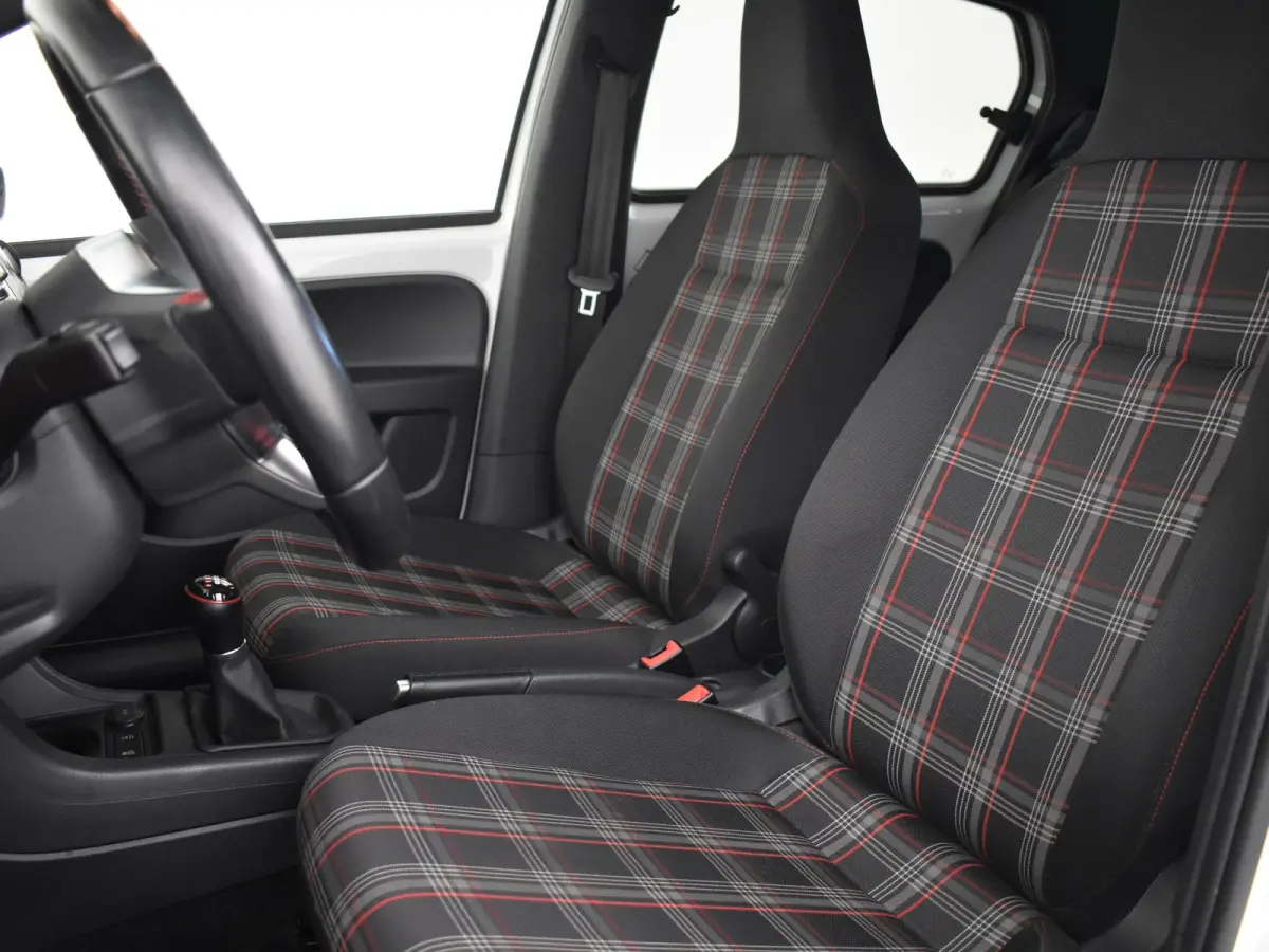 up! 1.0 TSI GTI 115PK | Glazen panorama-dak | Stoelverwarming | Cruise control |Airco | DAB | Parkeersensor achter | 17"LMV