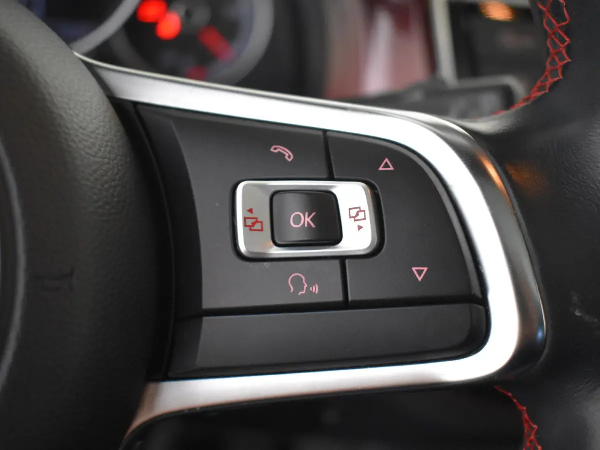 up! 1.0 TSI GTI 115PK | Glazen panorama-dak | Stoelverwarming | Cruise control |Airco | DAB | Parkeersensor achter | 17"LMV