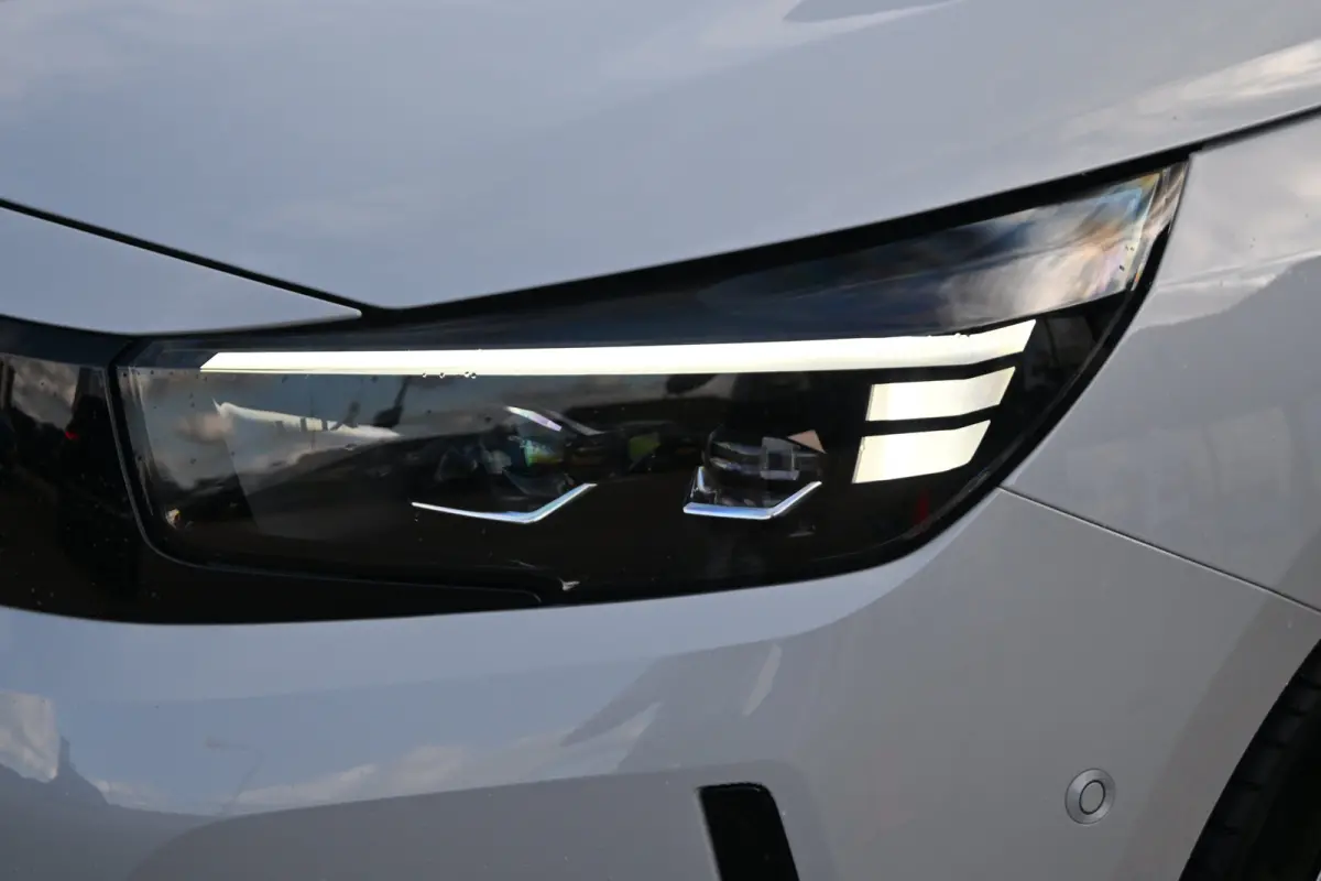 GS, (2026A) 110pk Hybrid | Navigatie | Achteruitrijcamera | Draadloos Apple Carplay & Android Auto | !!
