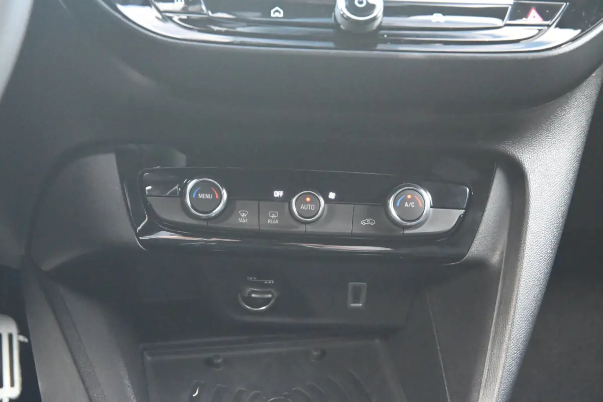GS, (2026A) 110pk Hybrid | Navigatie | Achteruitrijcamera | Draadloos Apple Carplay & Android Auto | !!
