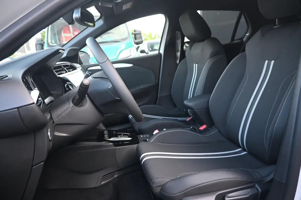 GS, (2026A) 110pk Hybrid | Navigatie | Achteruitrijcamera | Draadloos Apple Carplay & Android Auto | !!