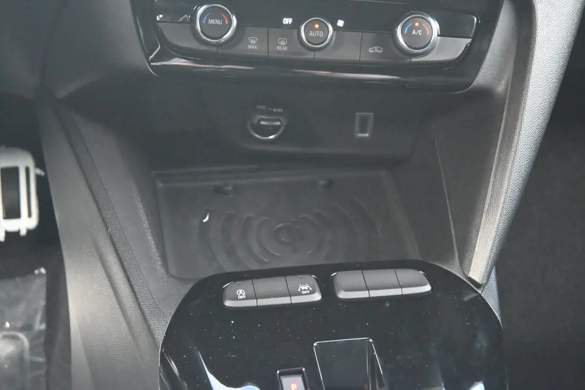 GS, (2026A) 110pk Hybrid | Navigatie | Achteruitrijcamera | Draadloos Apple Carplay & Android Auto | !!