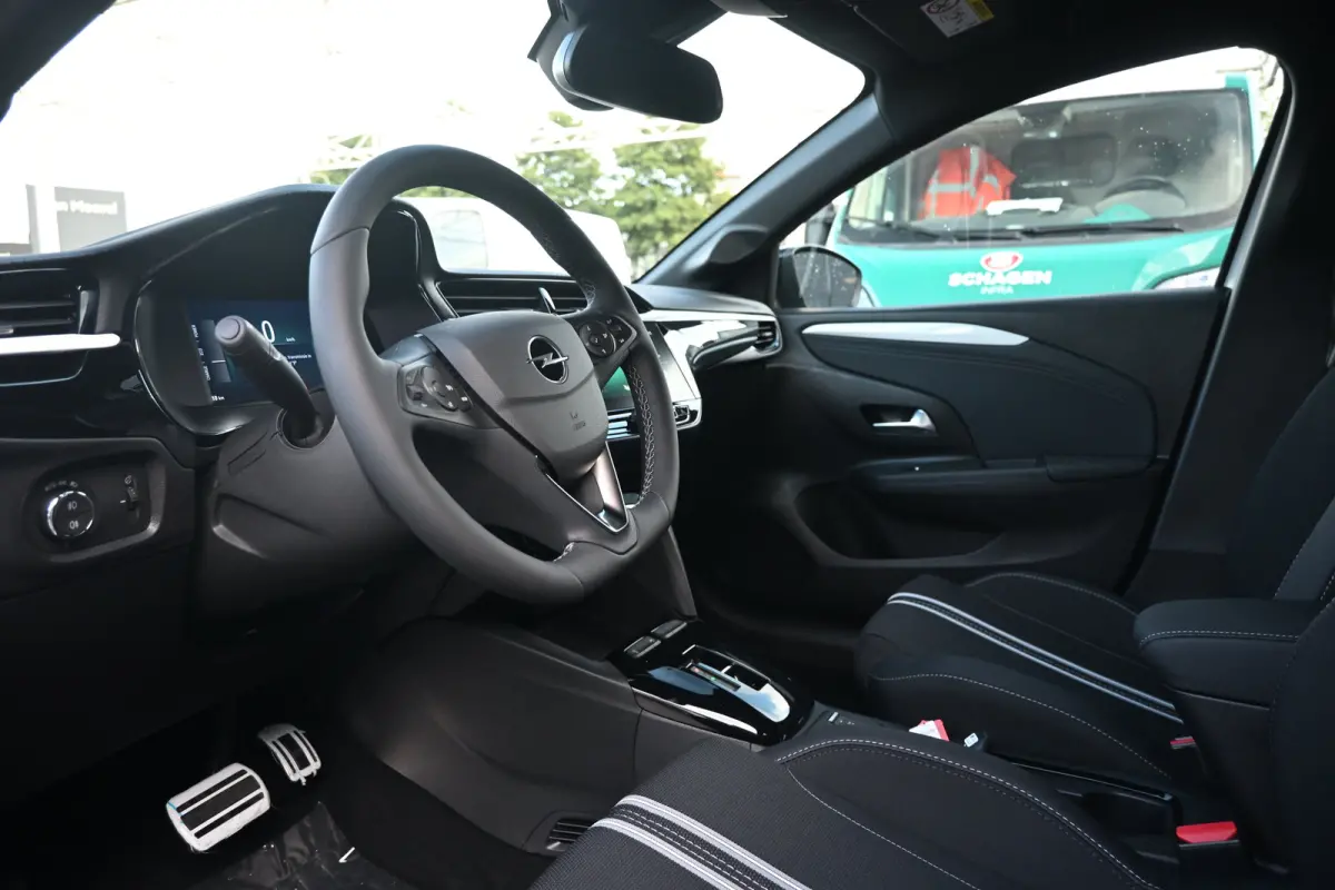 GS, (2026A) 110pk Hybrid | Navigatie | Achteruitrijcamera | Draadloos Apple Carplay & Android Auto | !!