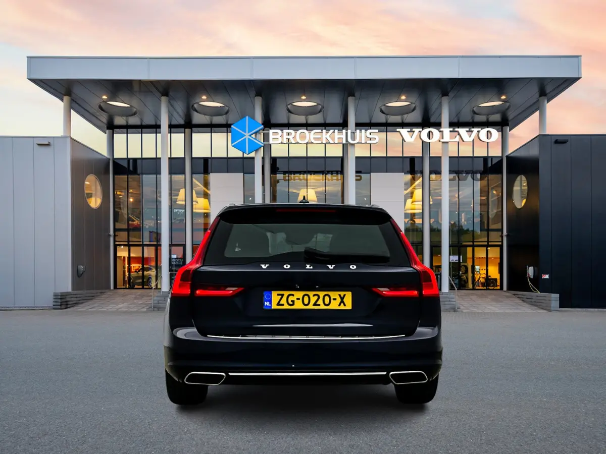 T4 Inscription | 18" | Panoramadak | Head-Up | Trekhaak | Harman Kardon | Keyless | Elektr. verst. Stoelen |  DAB+ | Parkeercamera | Elektr. Achterklep