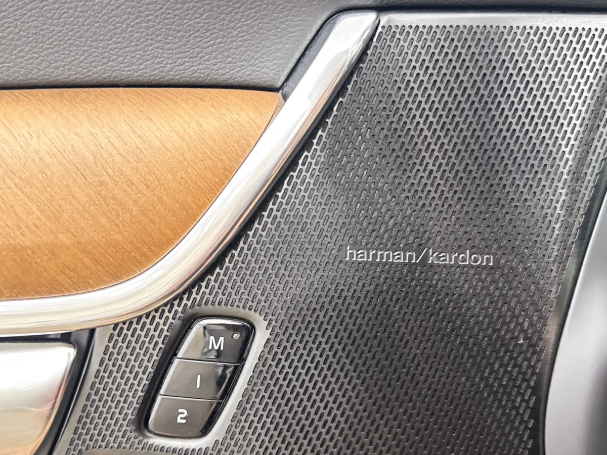 T4 Inscription | 18" | Panoramadak | Head-Up | Trekhaak | Harman Kardon | Keyless | Elektr. verst. Stoelen |  DAB+ | Parkeercamera | Elektr. Achterklep