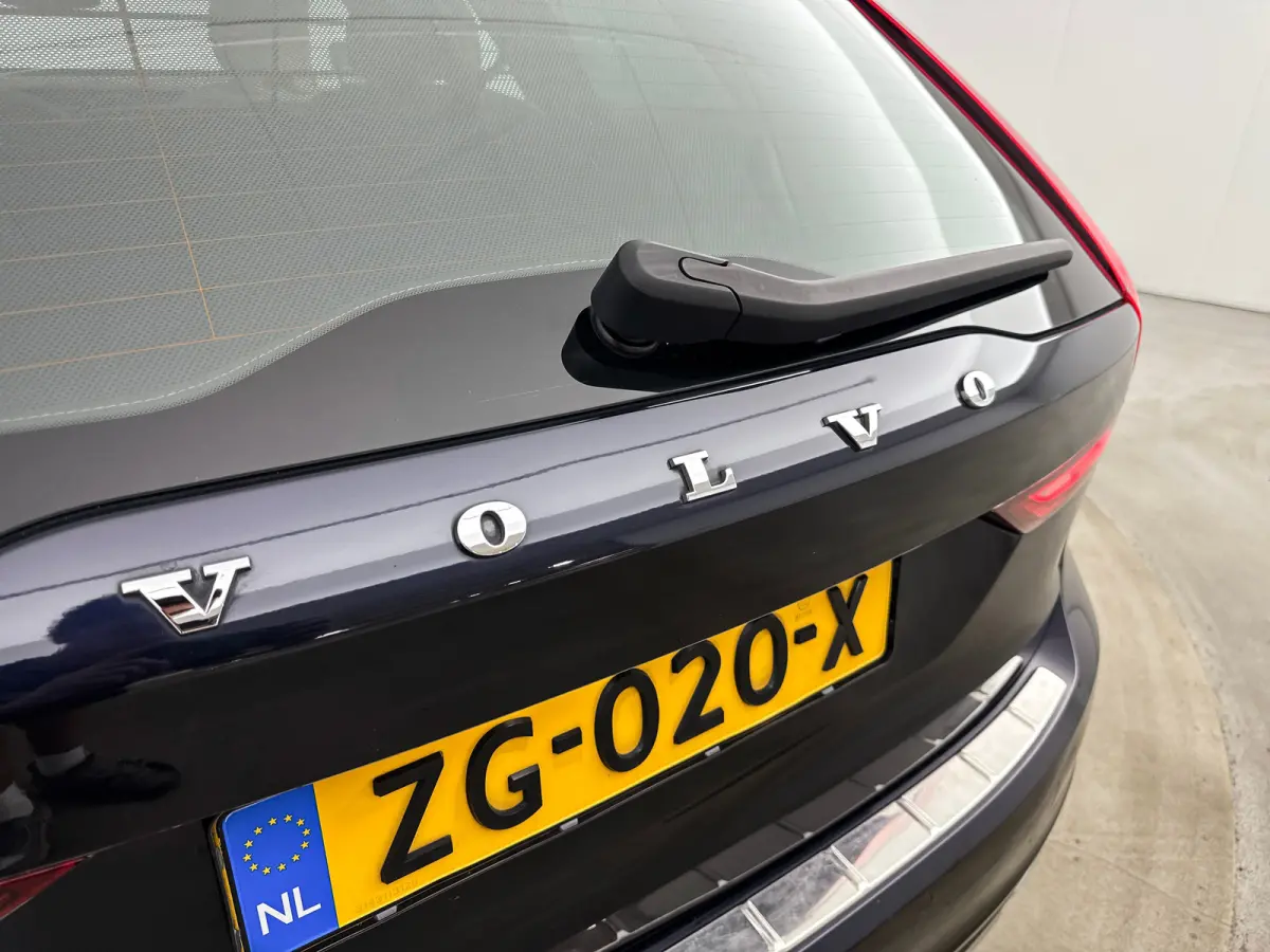 T4 Inscription | 18" | Panoramadak | Head-Up | Trekhaak | Harman Kardon | Keyless | Elektr. verst. Stoelen |  DAB+ | Parkeercamera | Elektr. Achterklep