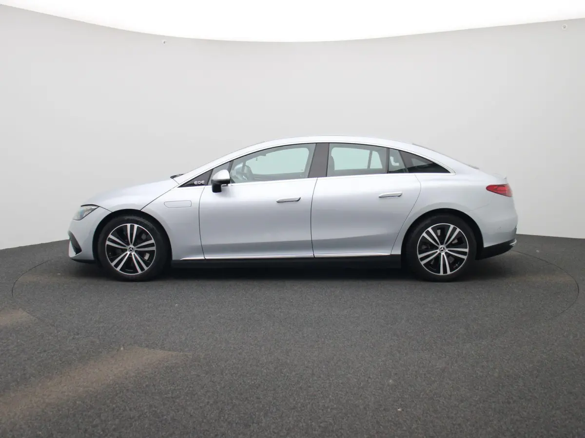 300 Business Line 89 kWh | Apple Carplay / Android Auto | Achteruitrijcamera | Parkeersensoren | Stoelverwarming |