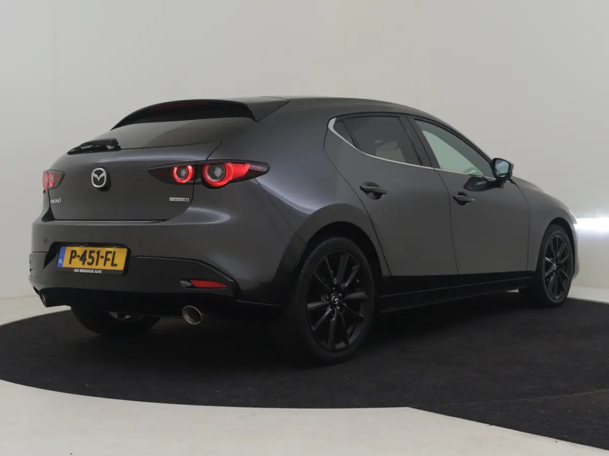 2.0 e-SkyActiv-X M Hybrid 186 Luxury l Bose Sound l Leder l Schuifdak l LED l CLimate Contr. l Full Map Navigatie l Camera l Spec. Velgen l