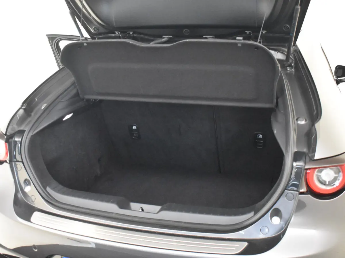 2.0 e-SkyActiv-X M Hybrid 186 Luxury l Bose Sound l Leder l Schuifdak l LED l CLimate Contr. l Full Map Navigatie l Camera l Spec. Velgen l