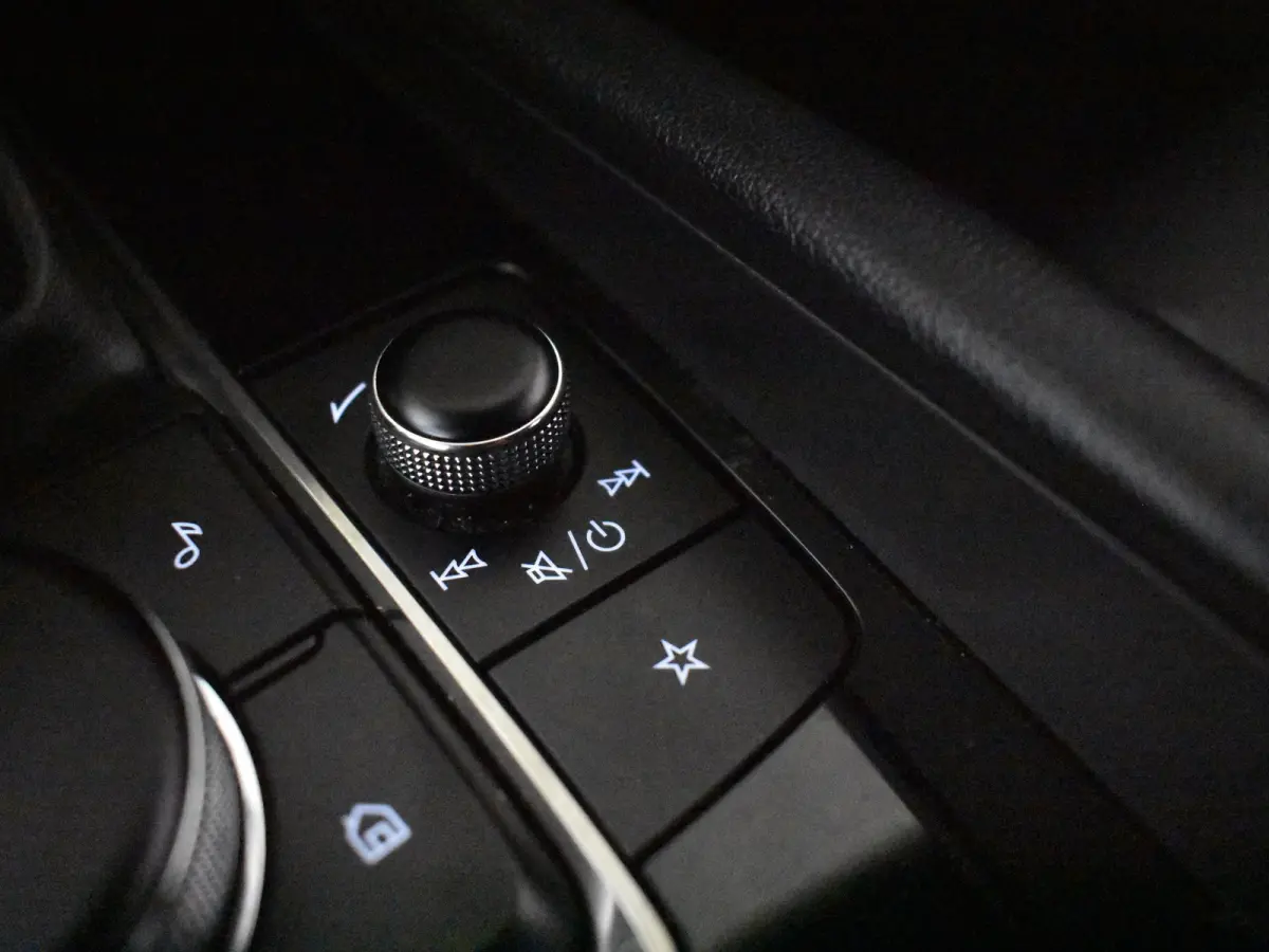 2.0 e-SkyActiv-X M Hybrid 186 Luxury l Bose Sound l Leder l Schuifdak l LED l CLimate Contr. l Full Map Navigatie l Camera l Spec. Velgen l