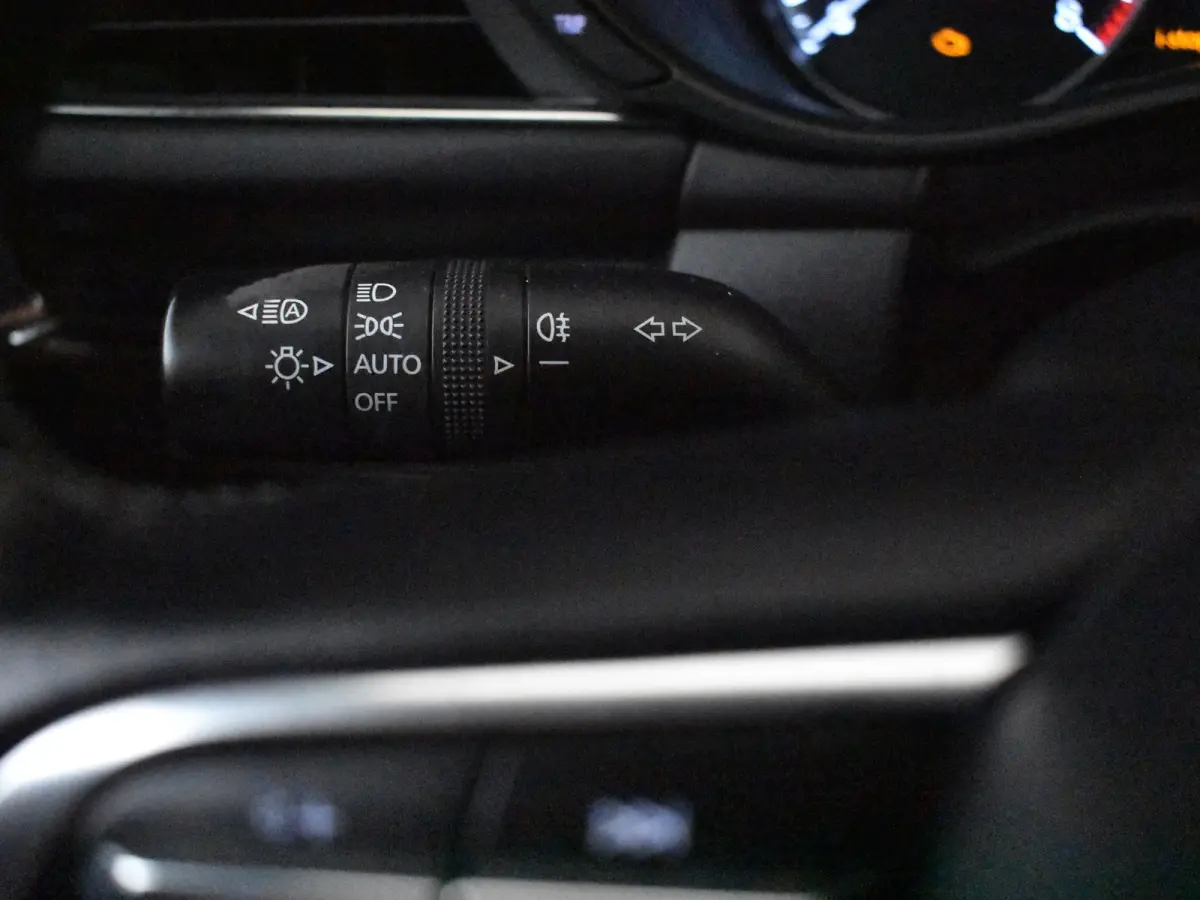 2.0 e-SkyActiv-X M Hybrid 186 Luxury l Bose Sound l Leder l Schuifdak l LED l CLimate Contr. l Full Map Navigatie l Camera l Spec. Velgen l