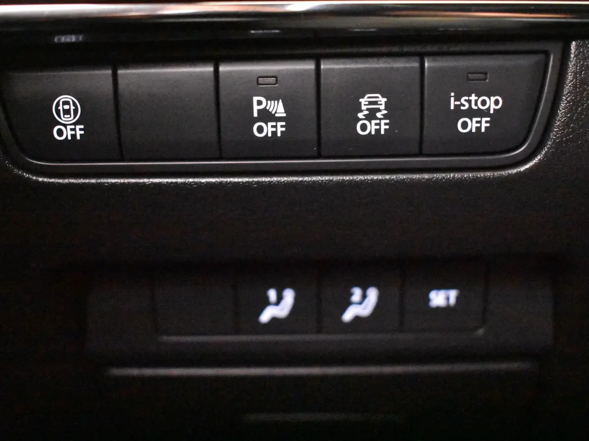2.0 e-SkyActiv-X M Hybrid 186 Luxury l Bose Sound l Leder l Schuifdak l LED l CLimate Contr. l Full Map Navigatie l Camera l Spec. Velgen l