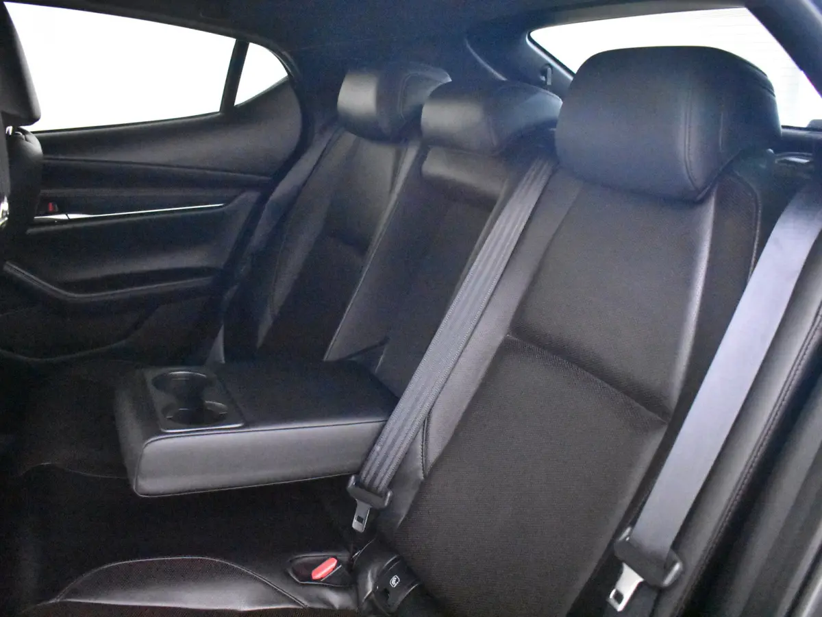 2.0 e-SkyActiv-X M Hybrid 186 Luxury l Bose Sound l Leder l Schuifdak l LED l CLimate Contr. l Full Map Navigatie l Camera l Spec. Velgen l