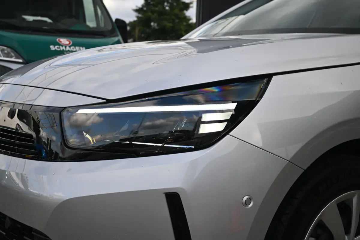 Edition 110pk Hybrid | Achteruitrijcamera | Navigatie By App | Parkeersensoren | !!