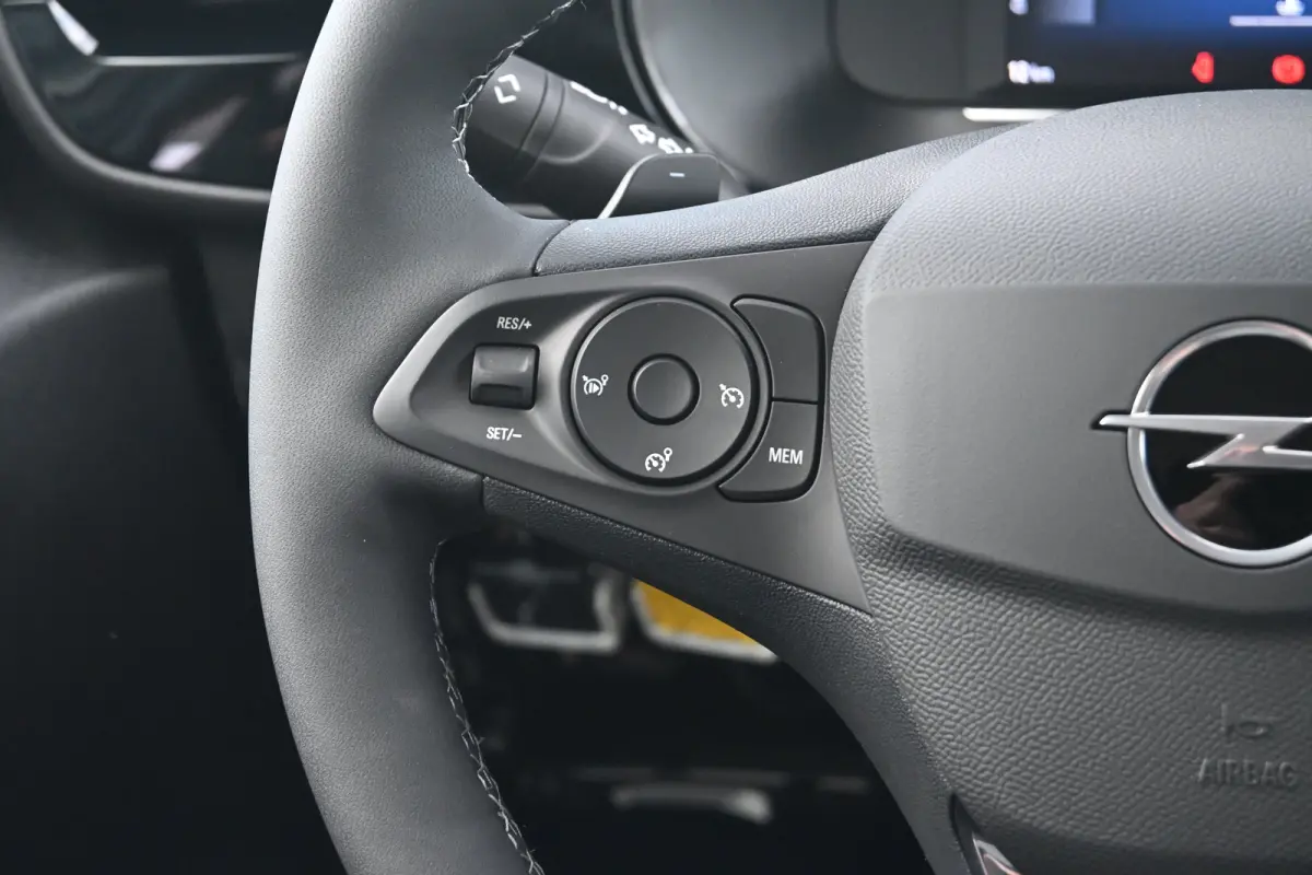 Edition 110pk Hybrid | Achteruitrijcamera | Navigatie By App | Parkeersensoren | !!