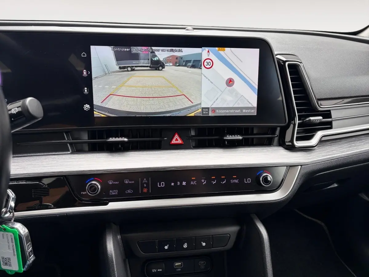 1.6 T-GDi MHEV DynamicLine Edition | Stoel- en stuurverwarming | Achteruitrijcamera | Parkeersensoren voor- en achter | Apple/Android Carplay | Navi | Climate control | Cruise control