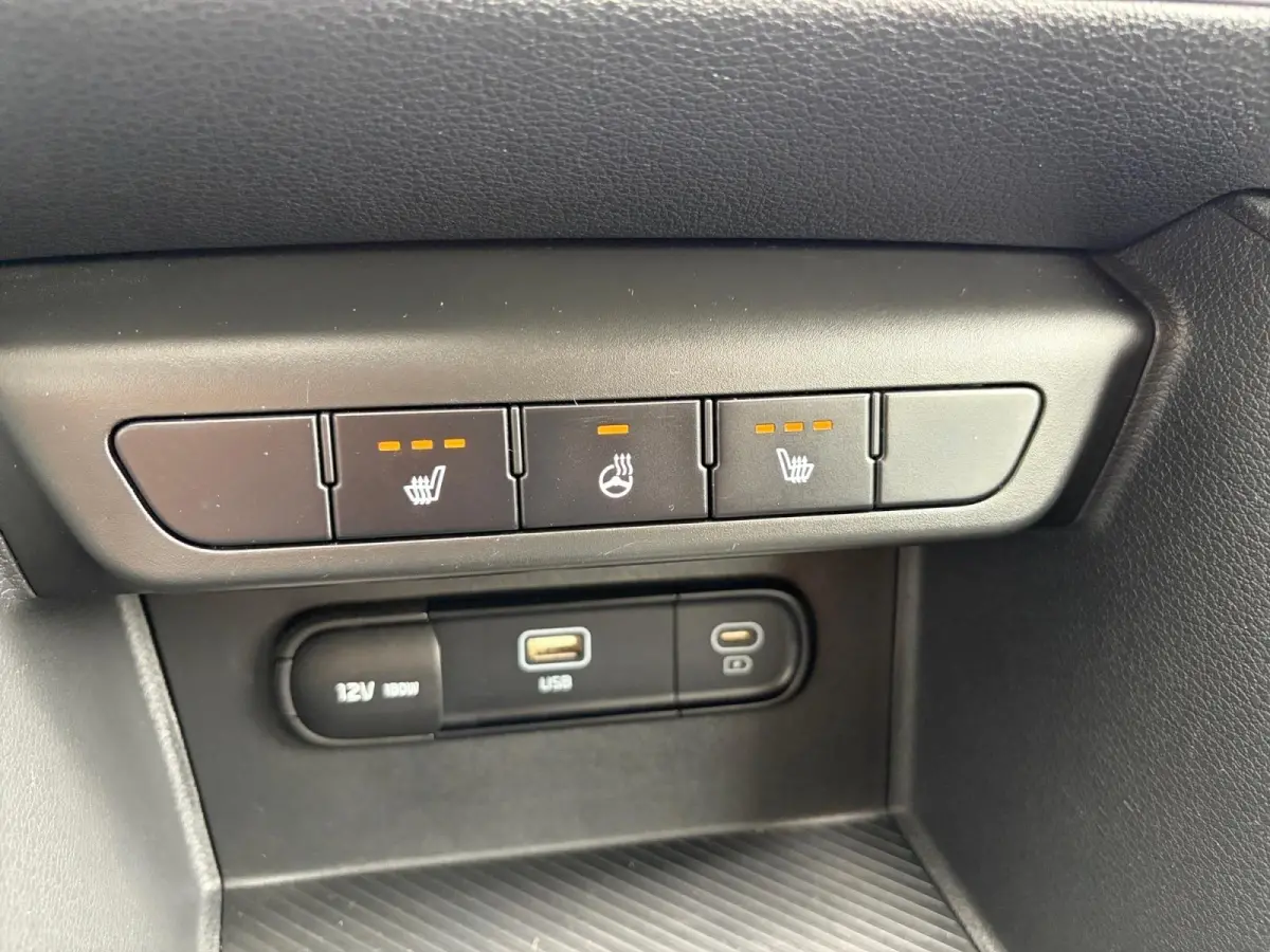 1.6 T-GDi MHEV DynamicLine Edition | Stoel- en stuurverwarming | Achteruitrijcamera | Parkeersensoren voor- en achter | Apple/Android Carplay | Navi | Climate control | Cruise control