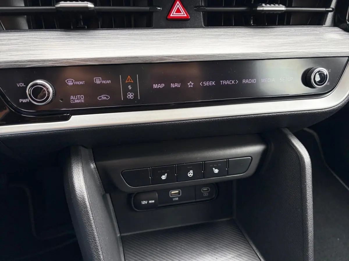 1.6 T-GDi MHEV DynamicLine Edition | Stoel- en stuurverwarming | Achteruitrijcamera | Parkeersensoren voor- en achter | Apple/Android Carplay | Navi | Climate control | Cruise control