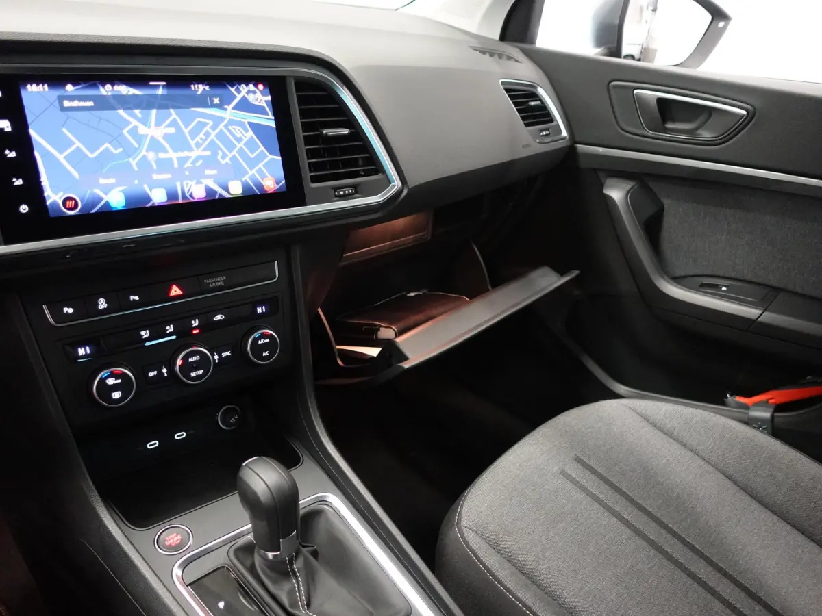 1.5 TSI Style DSG Business Intense Climate Control Cruise Control Navigatie Apple Carplay/Android Auto Virtual Cockpit Privacy Glass PDC VA Camera