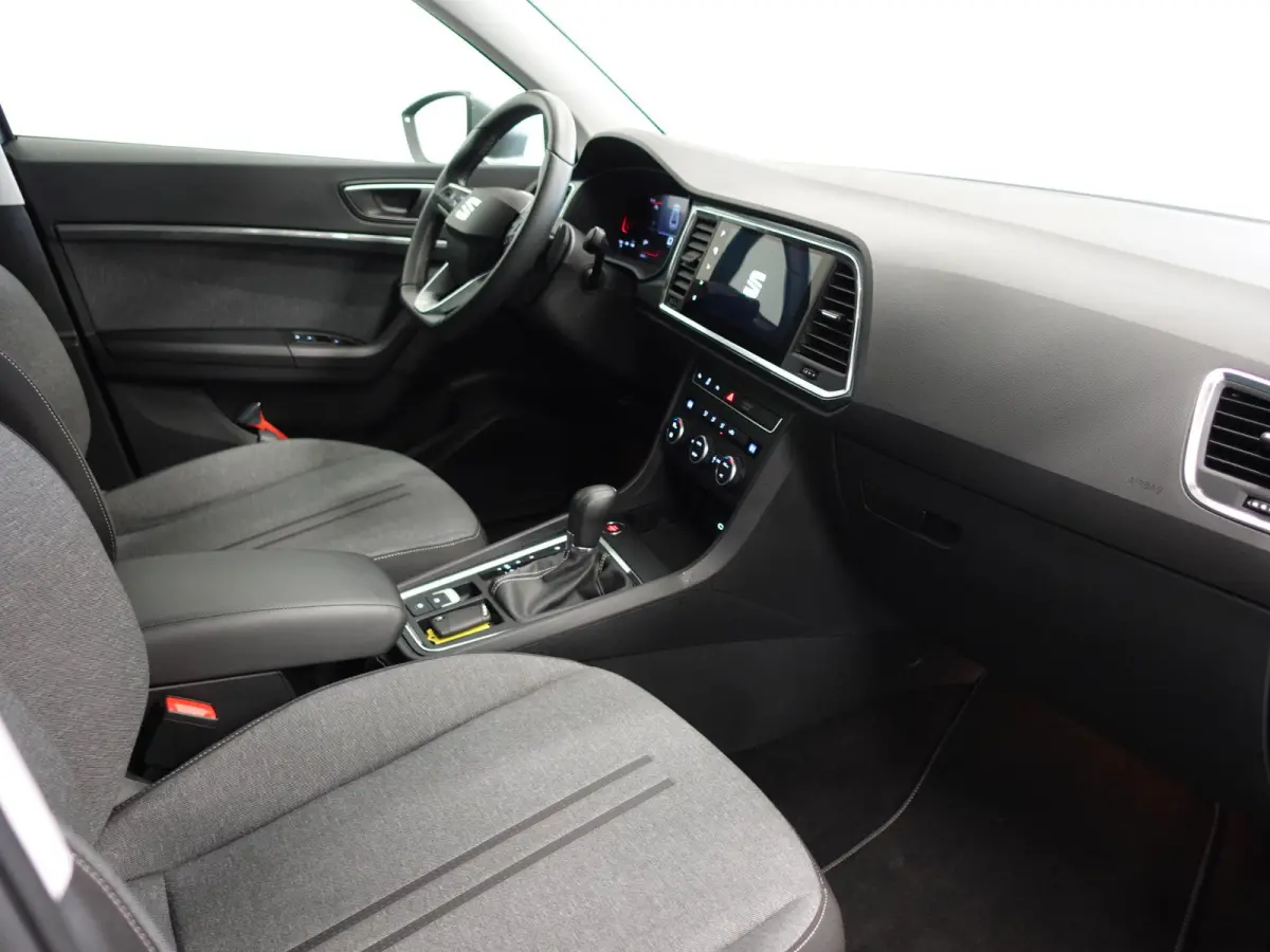1.5 TSI Style DSG Business Intense Climate Control Cruise Control Navigatie Apple Carplay/Android Auto Virtual Cockpit Privacy Glass PDC VA Camera