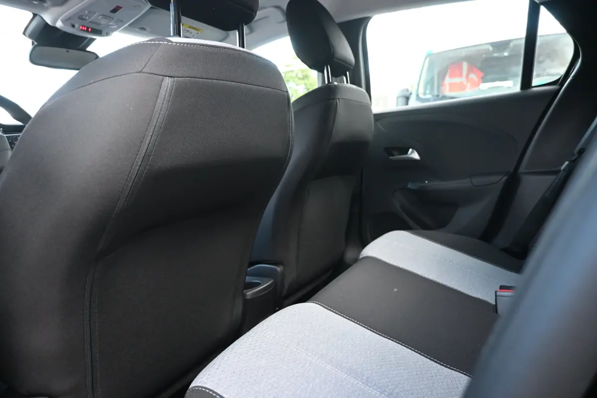 Edition 110pk Hybrid | Achteruitrijcamera | Navigatie By App | Cruise Control | Airco | !!