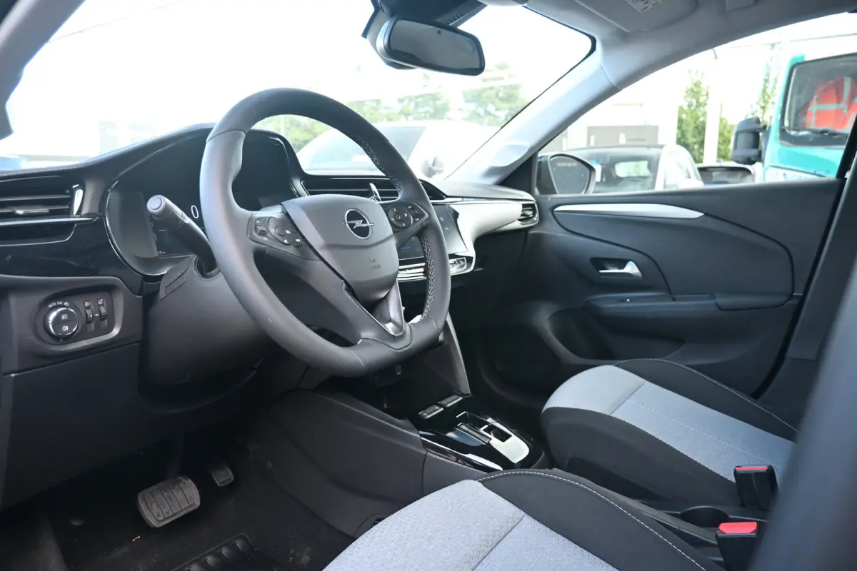 Edition 110pk Hybrid | Achteruitrijcamera | Navigatie By App | Cruise Control | Airco | !!