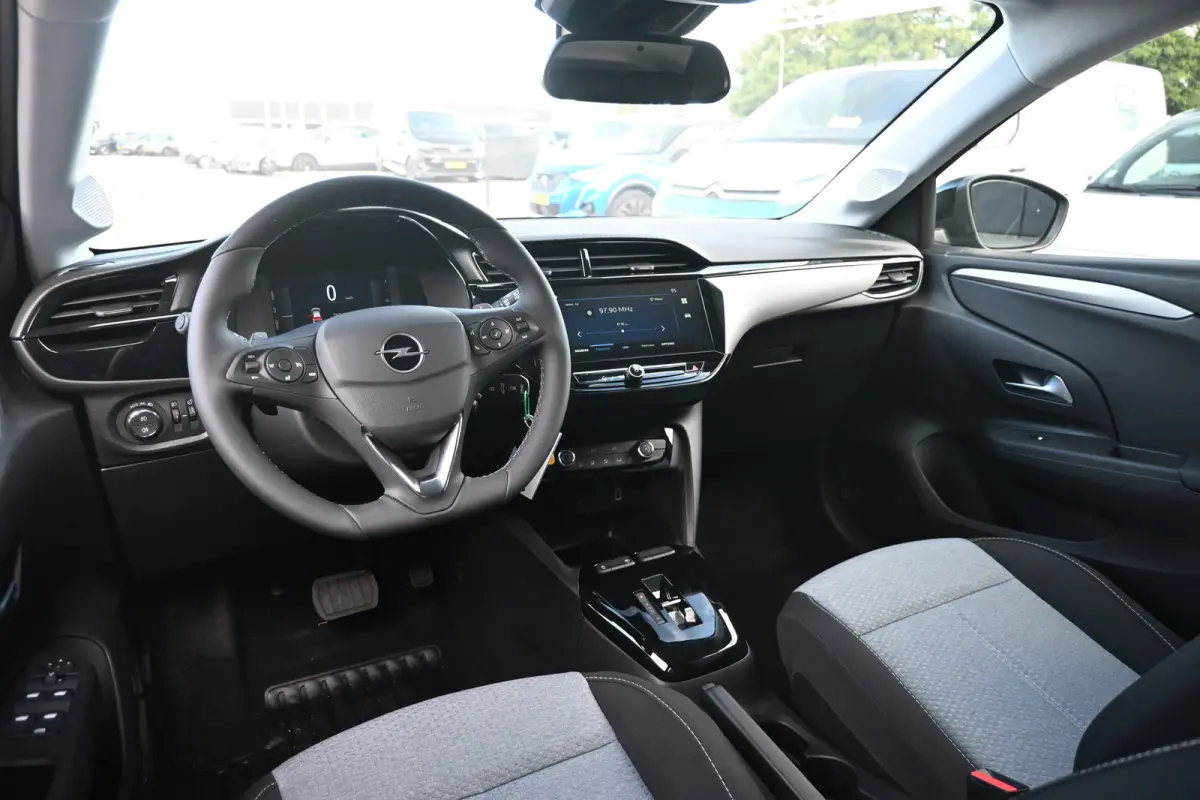 Edition 110pk Hybrid | Achteruitrijcamera | Navigatie By App | Cruise Control | Airco | !!