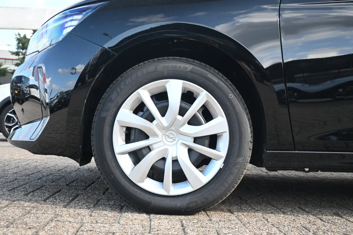 Edition 110pk Hybrid | Achteruitrijcamera | Navigatie By App | Cruise Control | Airco | !!