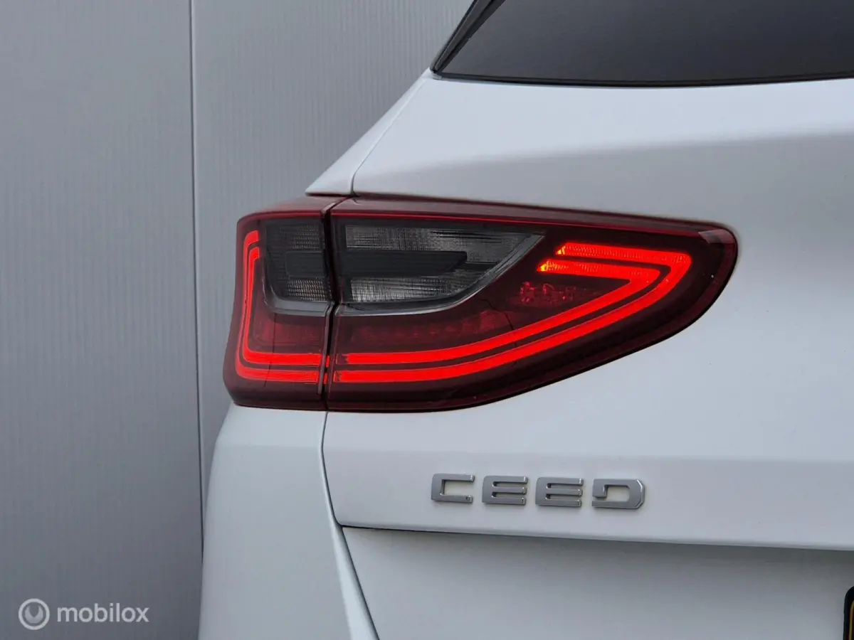 1.0 T-GDI DYNAMICPLUSLINE/CAMERA/KEYLESS/STOEL-STUURVERW/HALF-LEDER/16''LMV/CARPLAY/NAVI