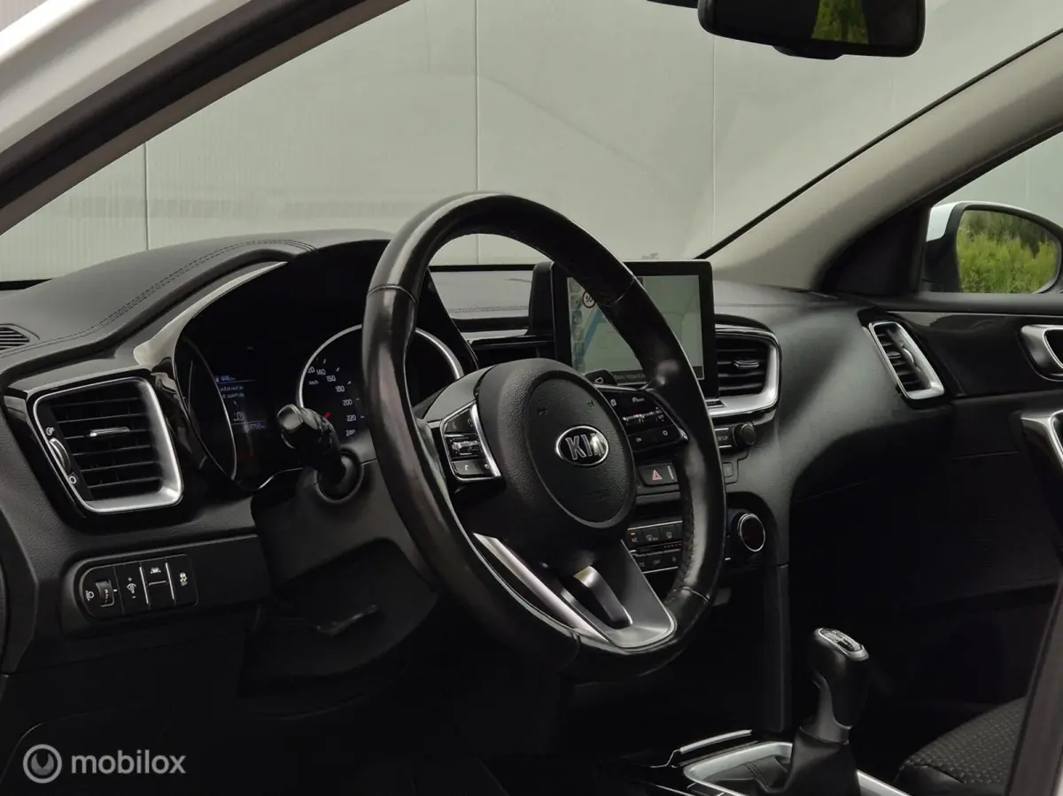 1.0 T-GDI DYNAMICPLUSLINE/CAMERA/KEYLESS/STOEL-STUURVERW/HALF-LEDER/16''LMV/CARPLAY/NAVI