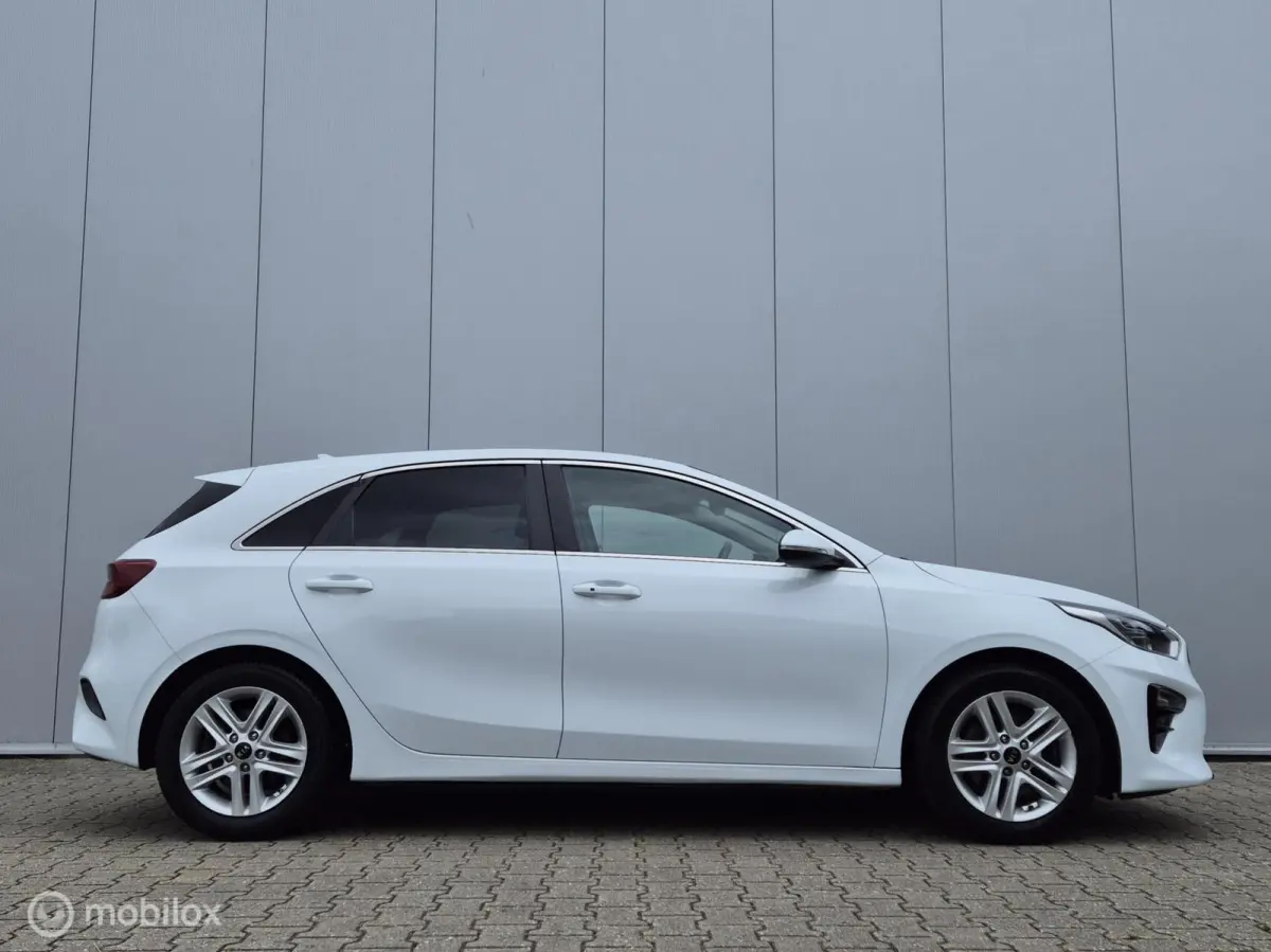 1.0 T-GDI DYNAMICPLUSLINE/CAMERA/KEYLESS/STOEL-STUURVERW/HALF-LEDER/16''LMV/CARPLAY/NAVI