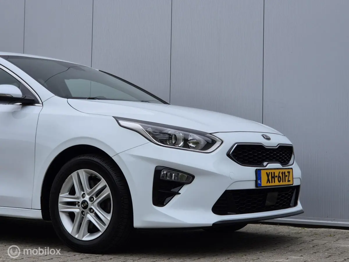 1.0 T-GDI DYNAMICPLUSLINE/CAMERA/KEYLESS/STOEL-STUURVERW/HALF-LEDER/16''LMV/CARPLAY/NAVI