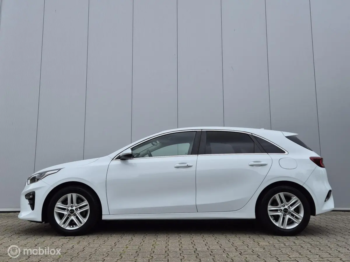 1.0 T-GDI DYNAMICPLUSLINE/CAMERA/KEYLESS/STOEL-STUURVERW/HALF-LEDER/16''LMV/CARPLAY/NAVI