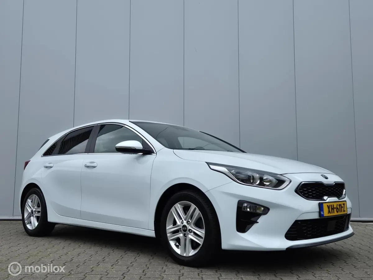1.0 T-GDI DYNAMICPLUSLINE/CAMERA/KEYLESS/STOEL-STUURVERW/HALF-LEDER/16''LMV/CARPLAY/NAVI