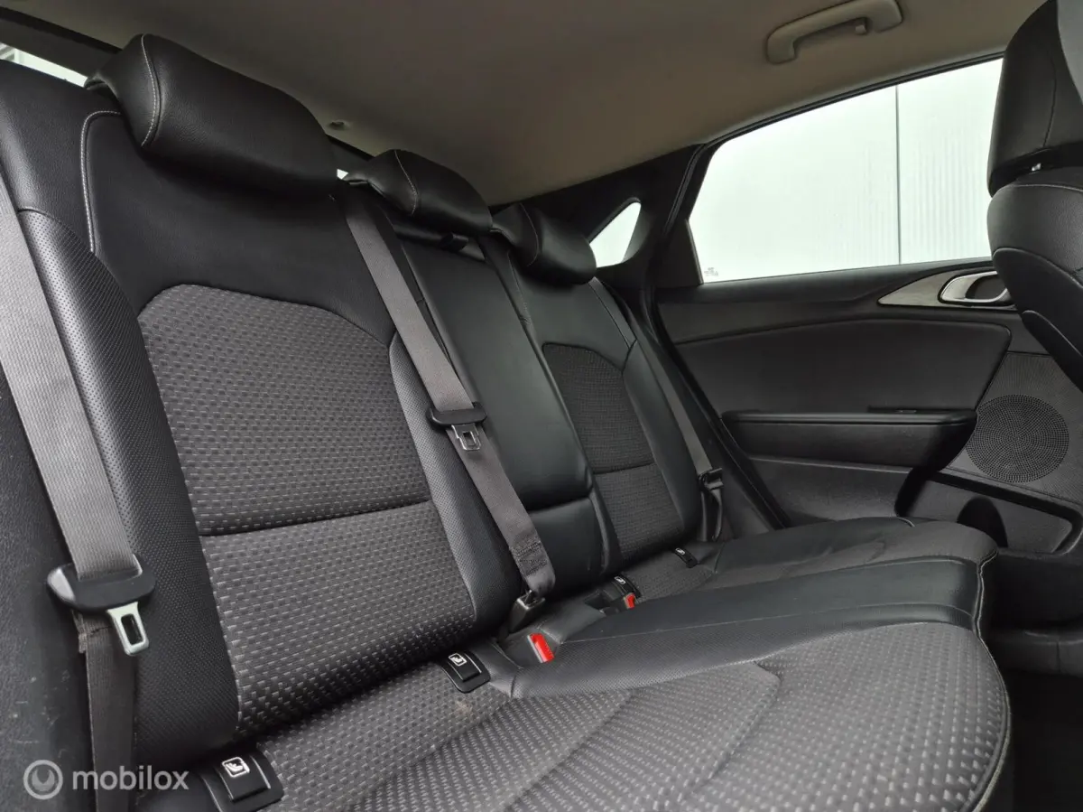 1.0 T-GDI DYNAMICPLUSLINE/CAMERA/KEYLESS/STOEL-STUURVERW/HALF-LEDER/16''LMV/CARPLAY/NAVI