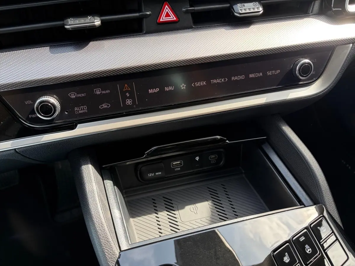 1.6 T-GDi Plug-in Hybrid AWD DynamicLine Luxury | Stoel- en stuurverwarming | Elektrisch verstelbare voorstoelen | Stoelverwarming achter | Achteruitrijcamera | Parkeersensoren voor- en acht