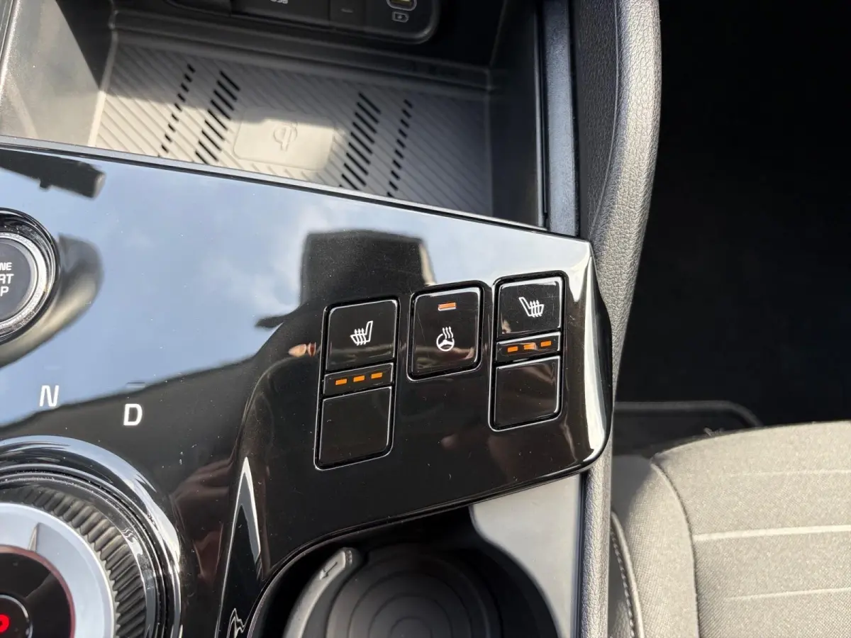 1.6 T-GDi Plug-in Hybrid AWD DynamicLine Luxury | Stoel- en stuurverwarming | Elektrisch verstelbare voorstoelen | Stoelverwarming achter | Achteruitrijcamera | Parkeersensoren voor- en acht