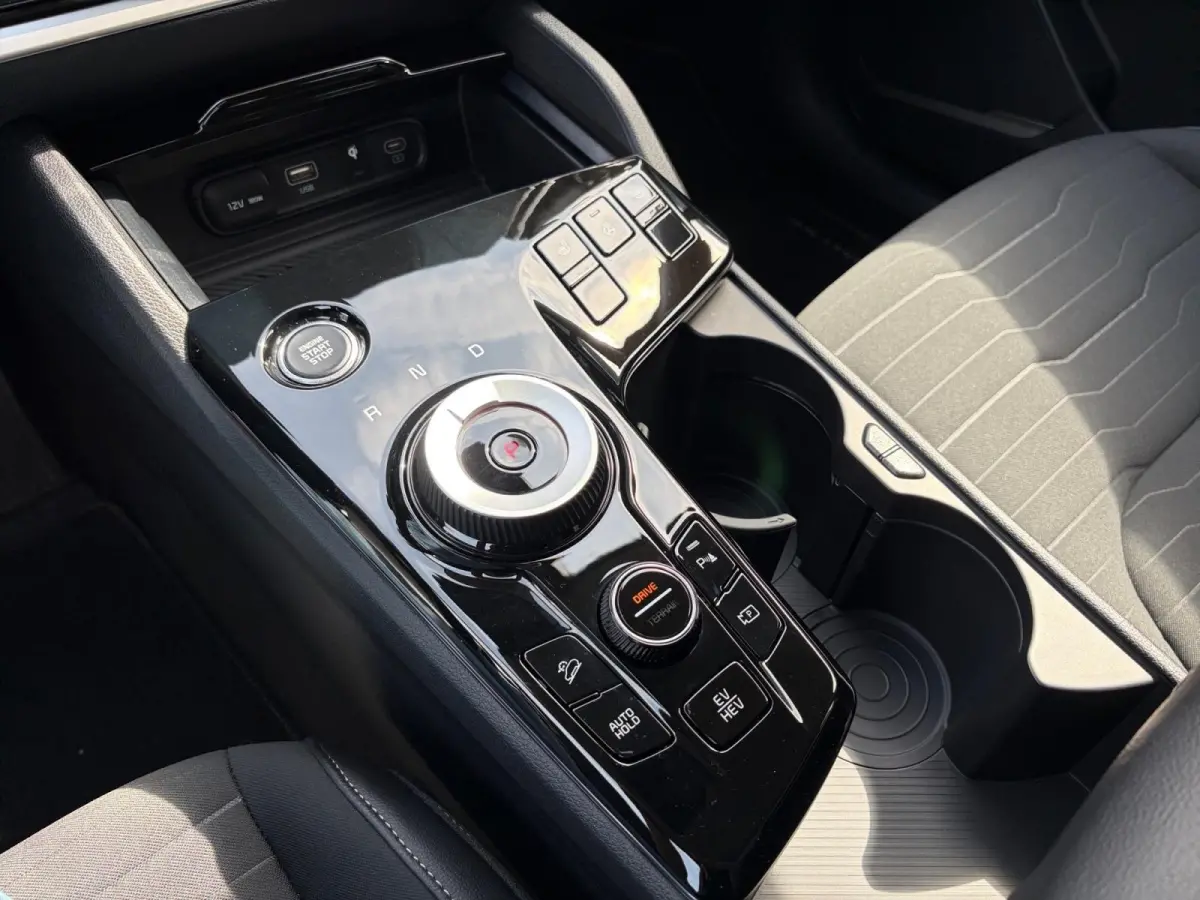 1.6 T-GDi Plug-in Hybrid AWD DynamicLine Luxury | Stoel- en stuurverwarming | Elektrisch verstelbare voorstoelen | Stoelverwarming achter | Achteruitrijcamera | Parkeersensoren voor- en acht